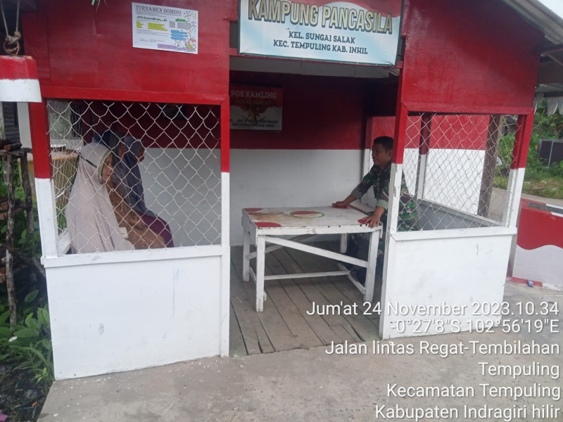 Babinsa 03/Tpl Komsos Dengan Ibu-Ibu Di Kampung Pancasila