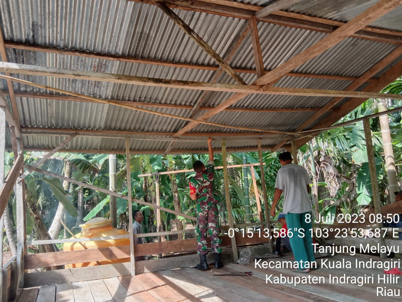 Pentingnya Saling Tolong Menolong Antar Sesama Babinsa Koramil 04/Kuindra dan Masyarakat