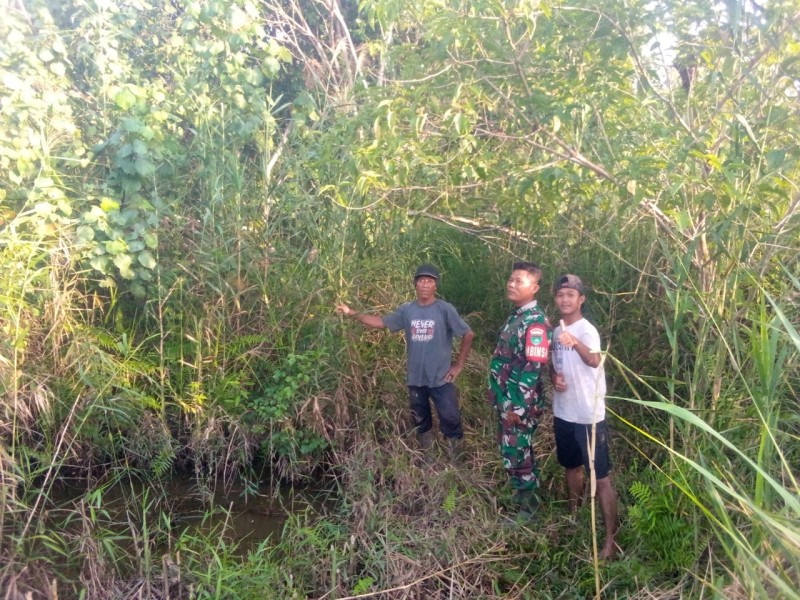 Pasca Idul Fitri, Babinsa 03/Tempuljng Kembali Patroli Tapal Batas Amankan Wilayah dari Ancaman Karhutla