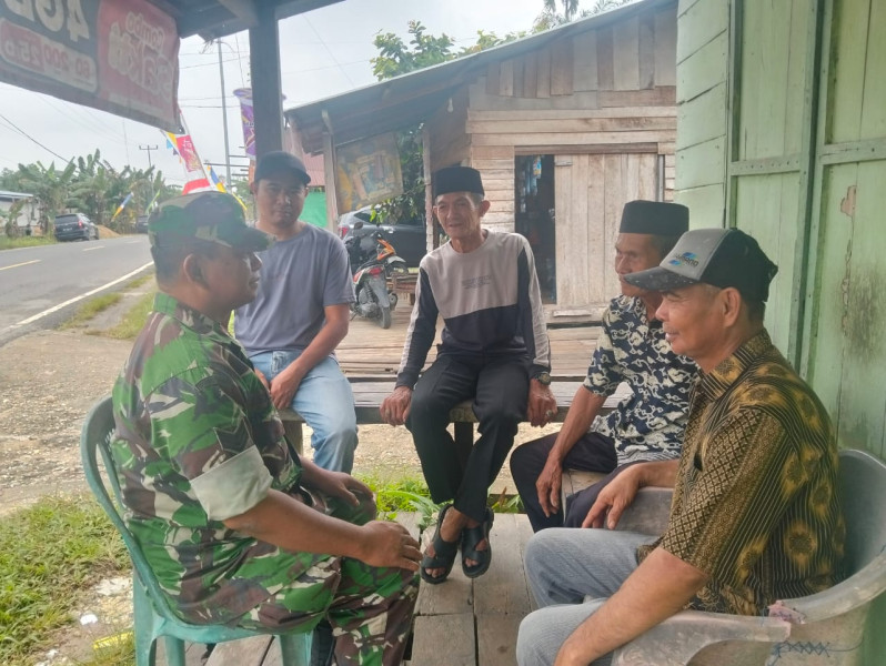 Kekompakan TNI-Rakyat, Babinsa Koramil 03/Tpl Komsos Bersama Tomas