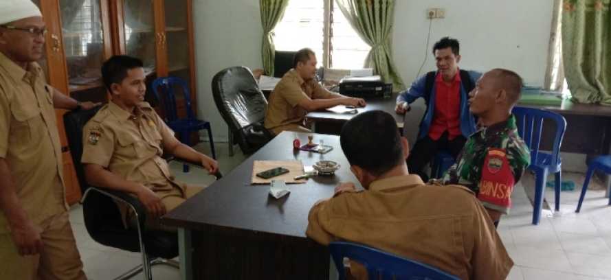 Komsos Bersama Staf Desa dan Perangkatnya Terkait Komcad Babinsa Koramil 04/Kuindra