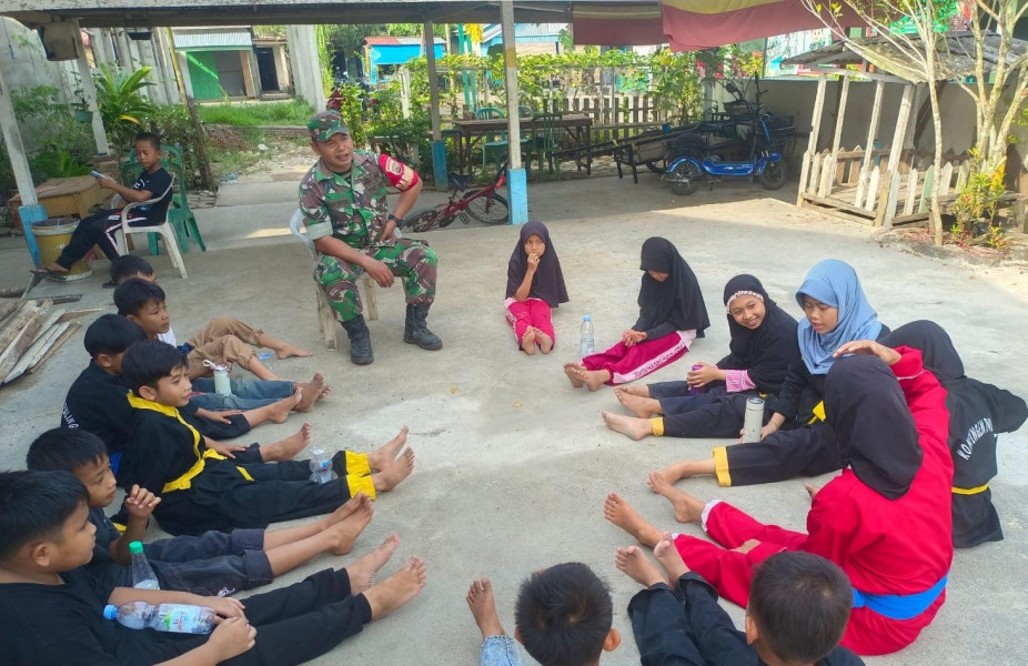 Laksanakan Komsos Dengan Murid SD, Ini Pesan Babinsa Koramil 03/Tempuling