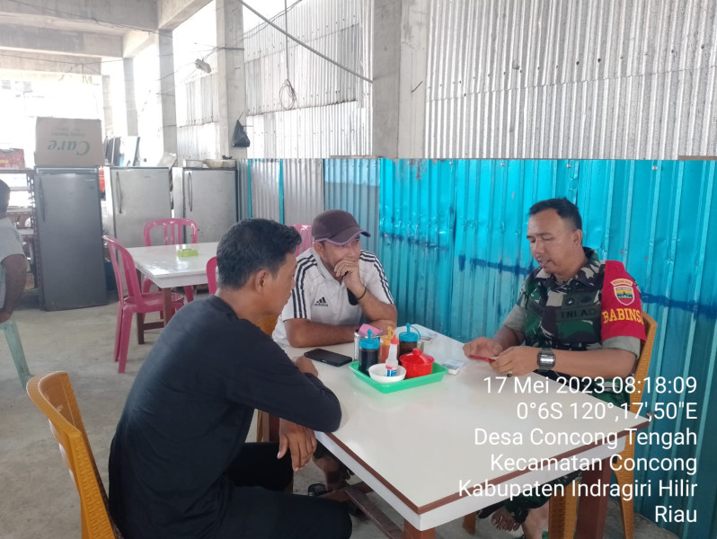 Babinsa Koramil 04/Kuindra Sampaikan Untuk Berikan Informasi dan Selalu Berkoordinasi Sesama Warga