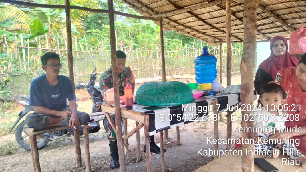 Babinsa Koramil 09/Kemuning Berikan Informasi Terkait Perkembangan di Binaan