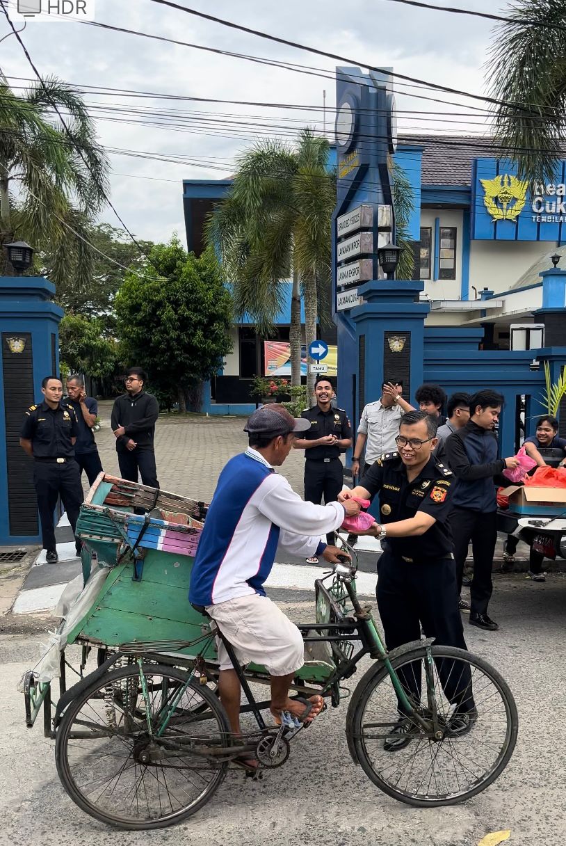 Kantor Bea Cukai Menggelar pembagian Takjil yang ke 3 Di bulan Ramadhan 1445H