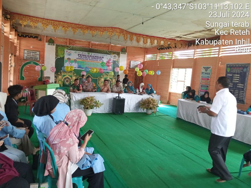 Wujudkan Kesehatan Balita, Babinsa Serda M. Tahir Dampingi Pencanangan PIN Polio Serentak