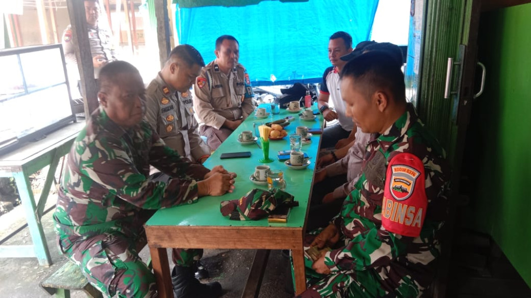Perkuat Sinergitas, Koramil 05/Gas Kapten Czi Slamet Hirohito Ngopi Bareng Bersama Polsek dan Personil