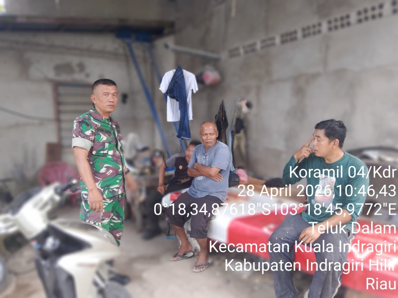 Komsos Humanis di Kelurahan Sapat, Serda Erwin Savitri: Jalin Keakraban, Tanam Jiwa Patriot di Desa Binaan