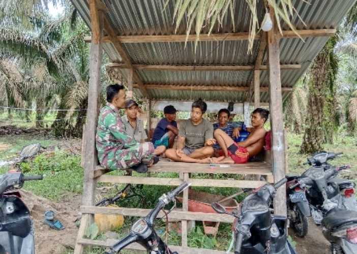 Wujud Kemanunggalan TNI Dengan Rakyat, Serda Andi Rutin Laksanakan Komsos