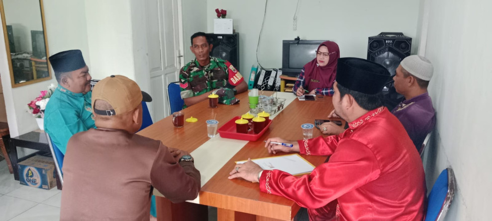 Ciptakan Kondisi Yang Aman Menjelang Pemilu Bersama Babinsa Koramil 09/Kmg