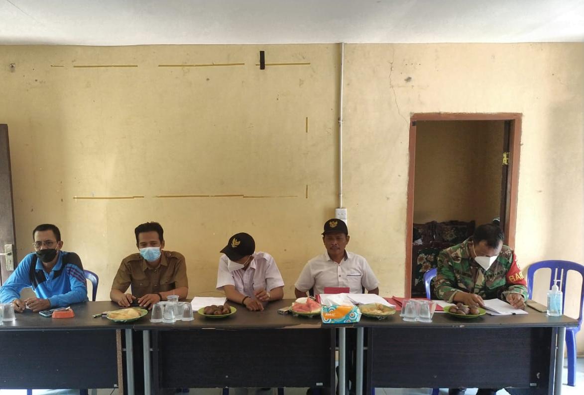 Babinsa 03/Tempuling Hadiri Rapat Penetapan DPT Pilkades Karya Tani