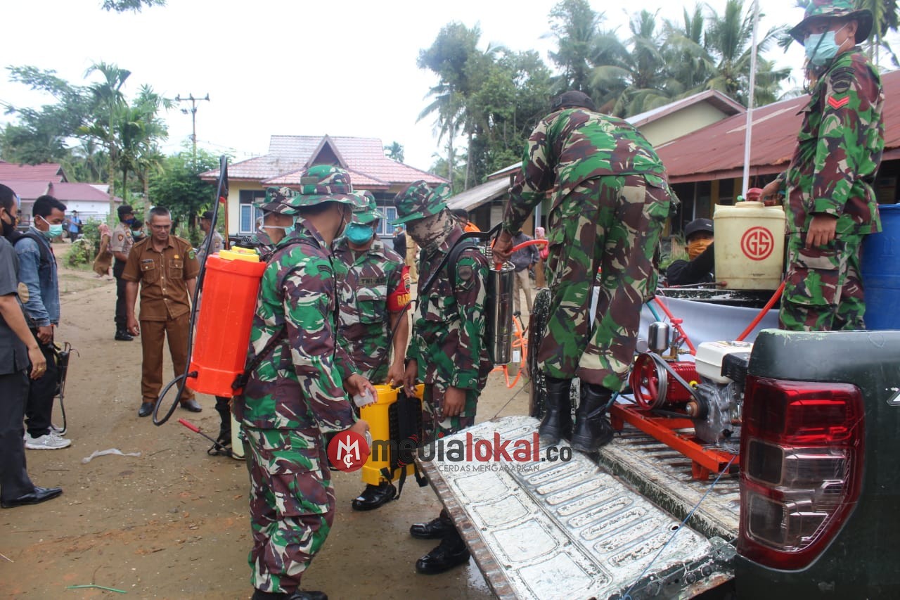 Gencar Putuskan Rantai Covid-19, Kodim 0314/Inhil Lakukan Penyemprotan Disinfektan 