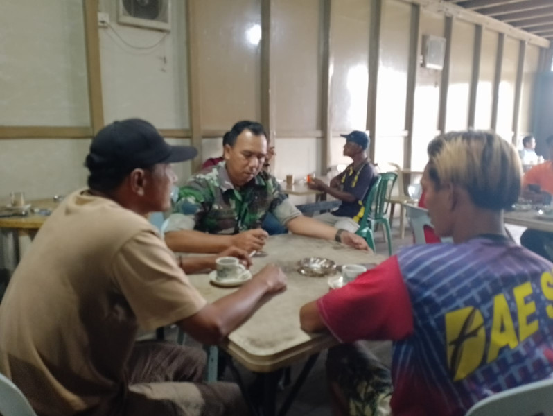 Memasuki Tahun Politik, Anggota Pos Ramil Concong Koramil 04/Kuindra Ajak Masyarakat Untuk Jaga Kamtibmas Jelang Pilkada