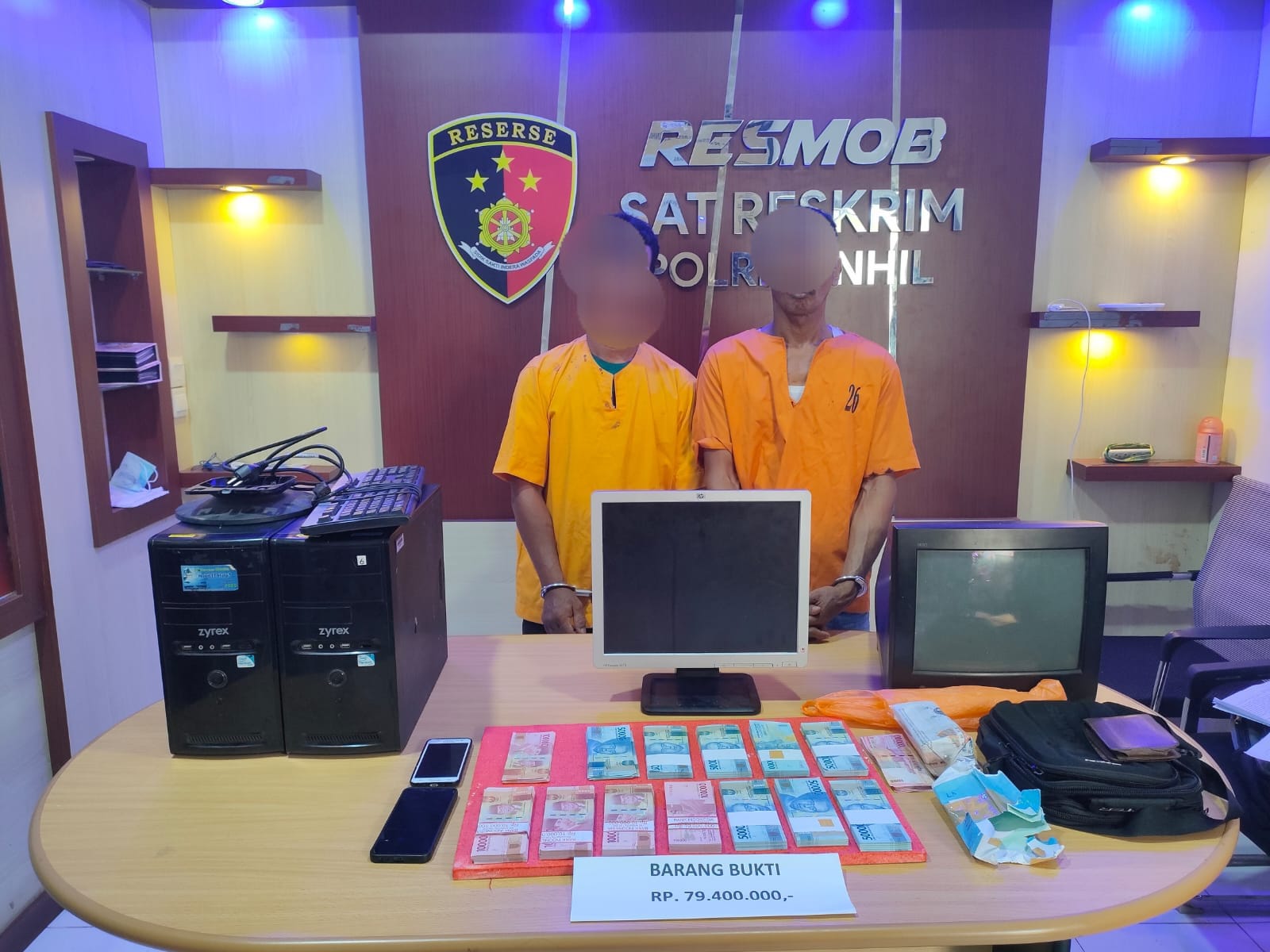 Dua Pelaku Pengedar Uang Palsu Di Amankan Pihak Kepolisian