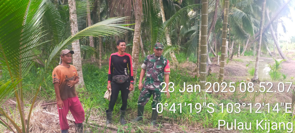 Patroli Karhutla Koramil 07/Reteh, Sinergi Babinsa dan Masyarakat Reteh untuk Jaga Keamanan Lingkungan