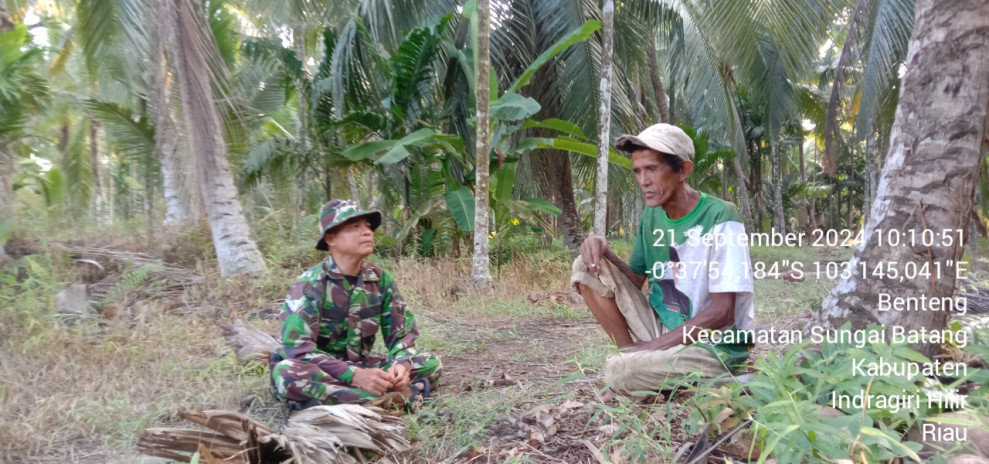 Koramil 07/Reteh Berbagi Informasi Terkait Situasi Bersama Masyarakat