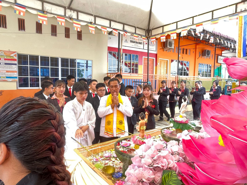 Puncak Perayaan Hari Raya Waisak 2568 BE/2024 di Tembilahan Berlangsung Meriah dan Khidmat di Vihara Budi Bhakti