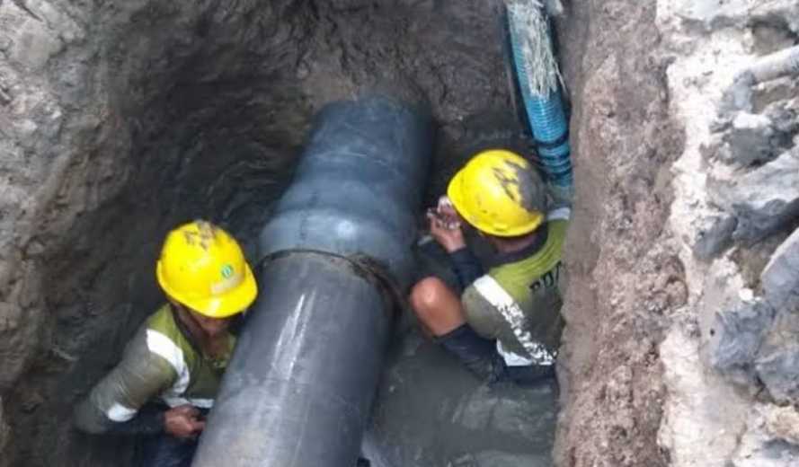 Stabilkan Distribusi Air ke Pelanggan, PDAM TI Buka Penutup Pipa Besi di Parit 9 Tembilahan