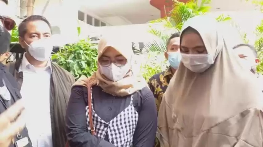 Wanita Inisial S Ngaku Korban Ayah Taqy Malik, Ngadu ke Komnas Perempuan Wanita Inisial S Ngaku Korban Ayah Taqy Malik, Ngadu ke Komnas Perempuan