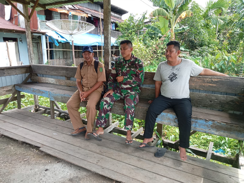 Ciptakan Hubungan Baik, Koramil 07/Reteh Tingkatkan Komunikasi Sosial Antar Sesama