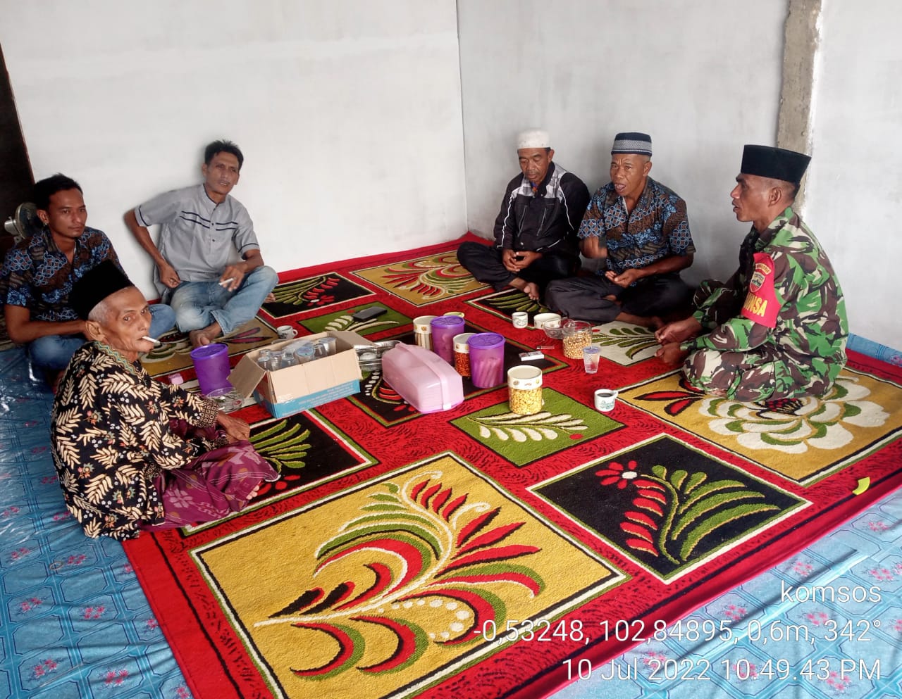 Momen Lebaran Dijadikan Babinsa 03/Tempuling Untuk Silaturahmi Kerumah Warga