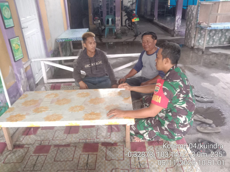 Jalankan Nilai-nilai Pancasila Bersama Masyarakat Melalui Komsos Babinsa Koramil 04/Kuindra