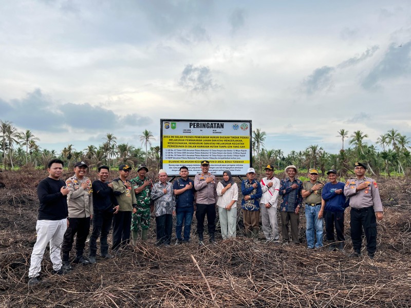 Mencegah Karhutla, Menjaga Masa Depan; Polsek Gaung Anak Serka Laksanakan Pemasangan Papan Plang Peringatan Karhutla