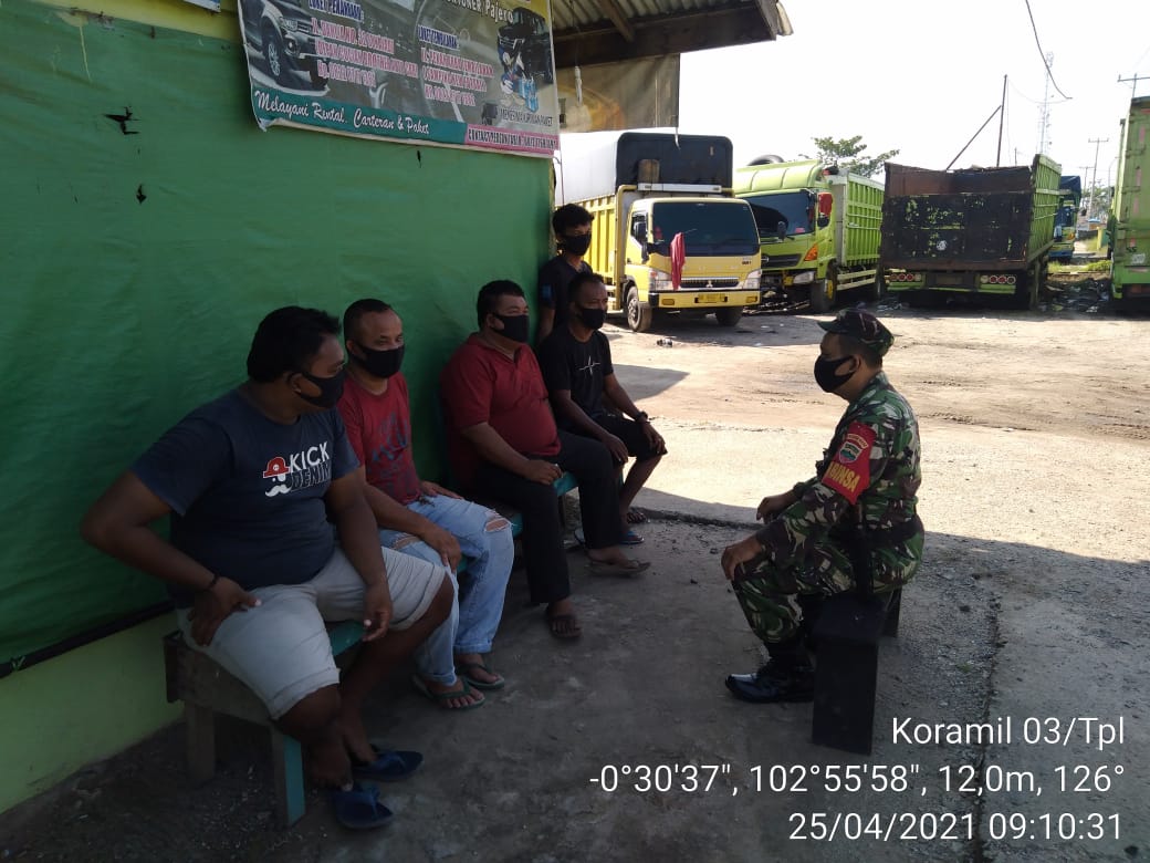 Patuhi Protkes Dan Hati-Hati Dalam Berkendara, Itulah Inti Dari Komsos Babinsa 03/Tempuling Kepada S