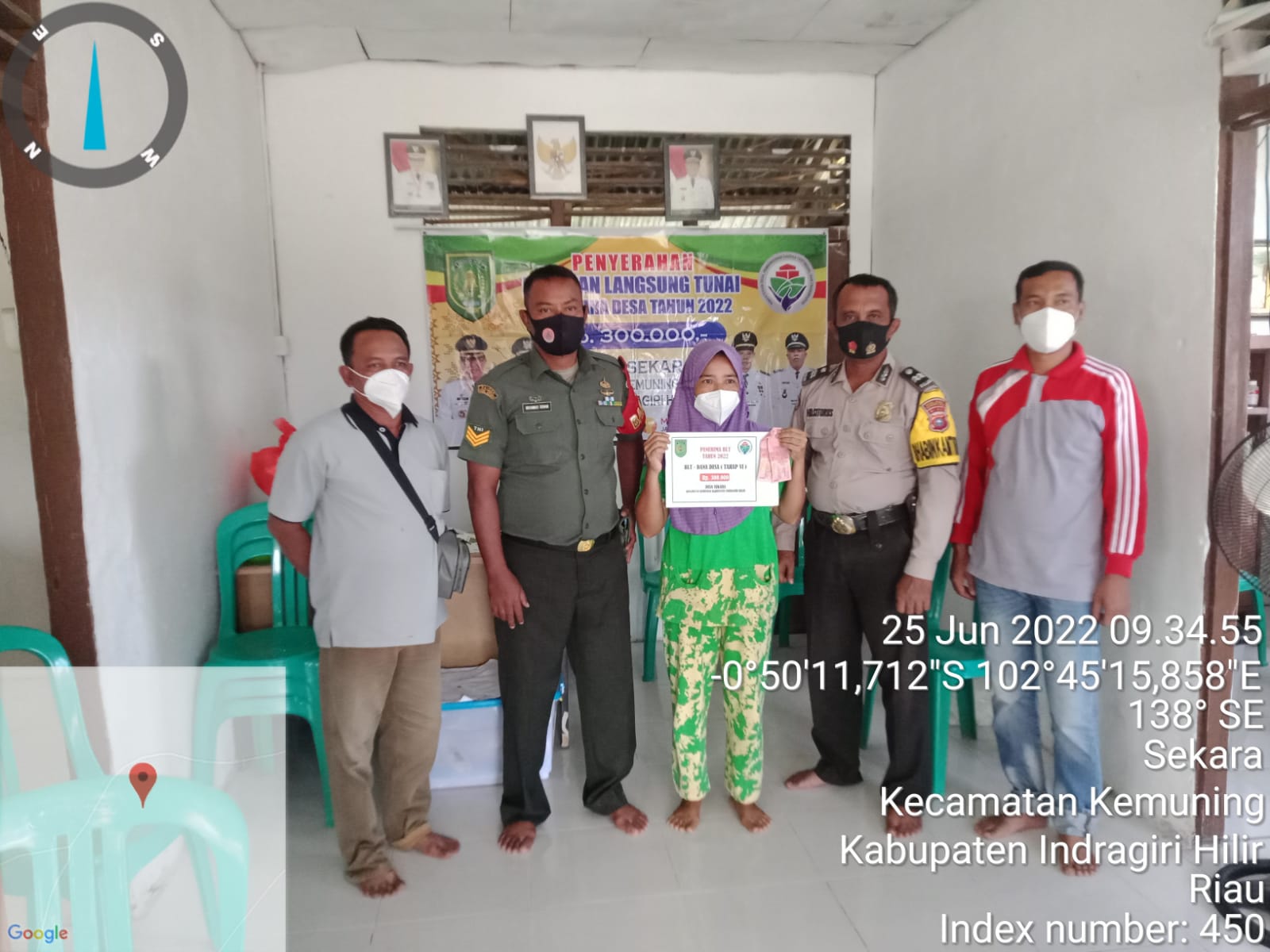 Penyaluran BLT Sebanyak 96 Keluarga Penerima Manfaat Oleh Danramil 09/Kemuning