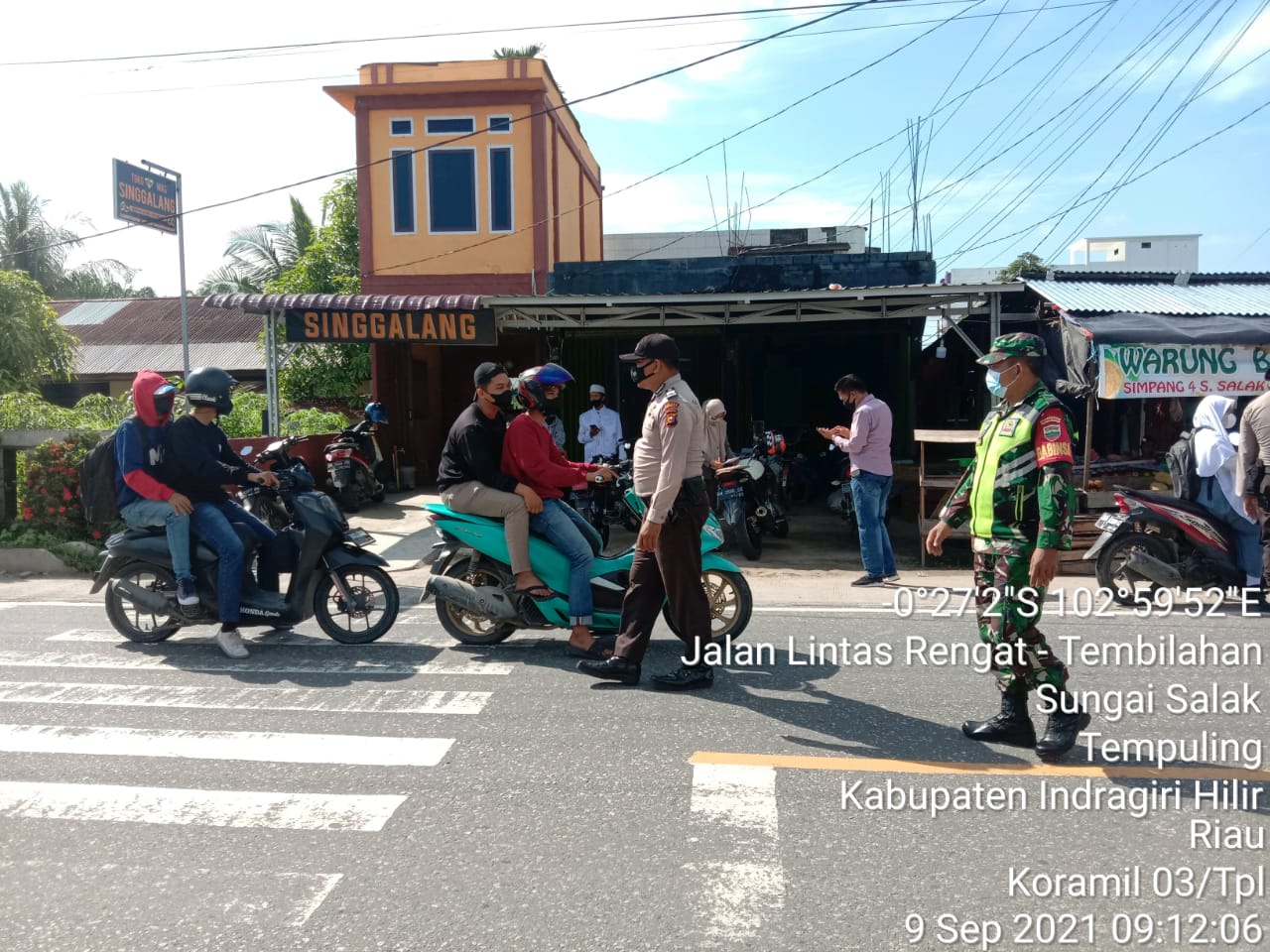 Panas-panasan, Babinsa 03/Tempuling dan Satgas Terus Lakukan Penegakan Protkes