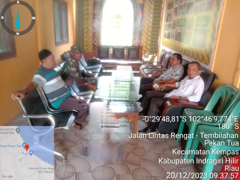 Komsos di Kantor Desa, Babinsa 03/Tpl Tingkatkan Kerjasama Yang Baik Dengan Aparat Desa