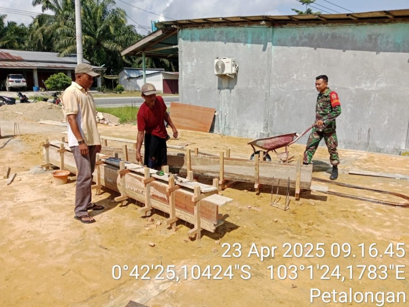 Babinsa Koramil 09/Kemuning: Mari Kita Jaga Keharmonisan dan Kesejahteraan Masyarakat