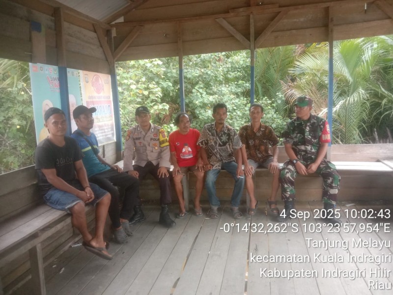 Sinergitas TNI dan Polri, Komsos Bersama Masyarakat Terus Dilakukan di Wilayah Koramil 04/Kuindra