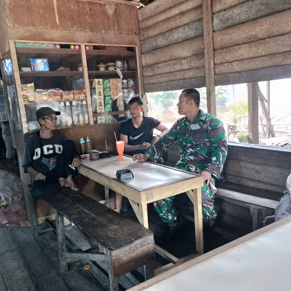 Babinsa 05/Gas Serda Rudi Hartono Lakukan Komunikasi Sosial Bersama Masyarakat di Binaan