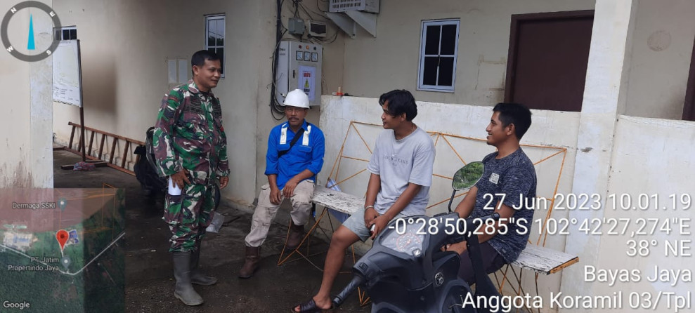 Babinsa Koramil 03/Tpl Serma Damtianto Komsos Dengan Karyawan PT. ASI