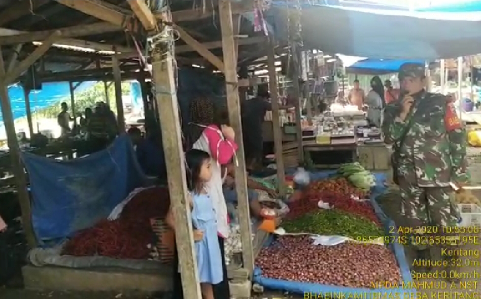 [Video] Babinsa Desa Keritang Hulu Berikan Himbauan Pencegahan Covid-19 di Pasar Tradisional