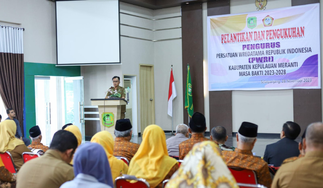 Plt Bupati Asmar Lantik Pengurus PWRI Kepulauan Meranti