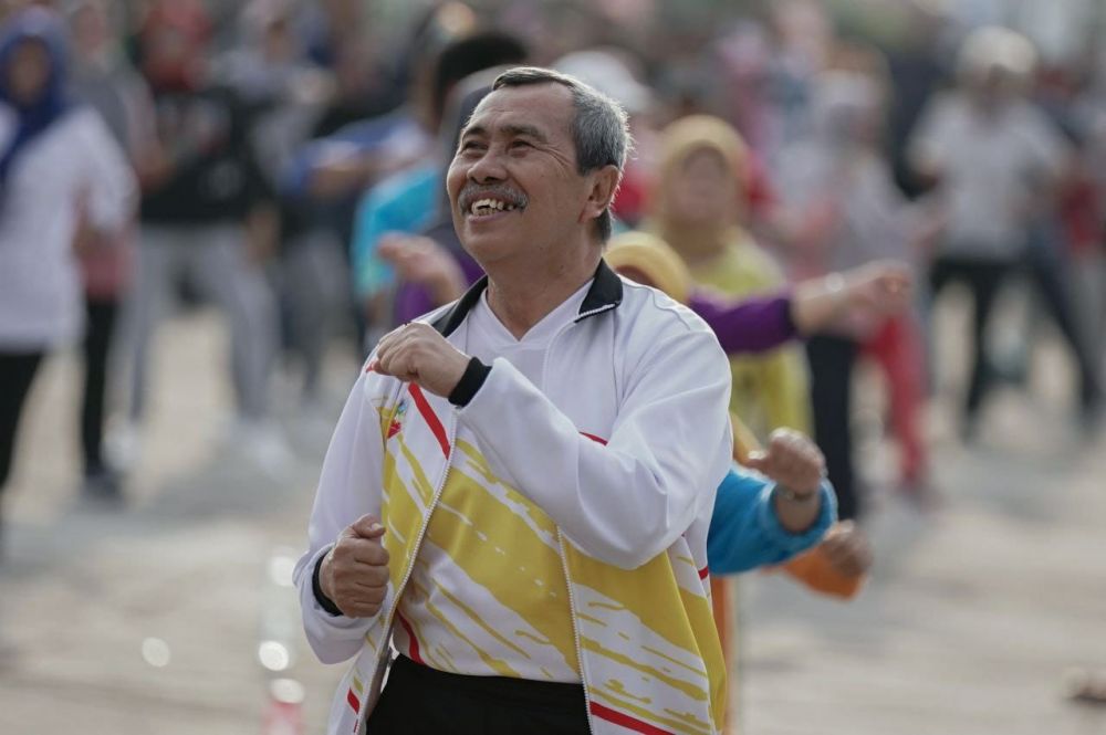 Peringatan Haornas 2022, Gubri Syamsuar Ikuti Senam Massal Bersama Masyarakat