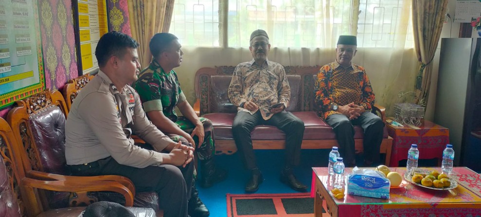 Babinsa Koramil 07/Reten dan Masyarakat Bersinergi Jaga Keamanan dan Ketertiban