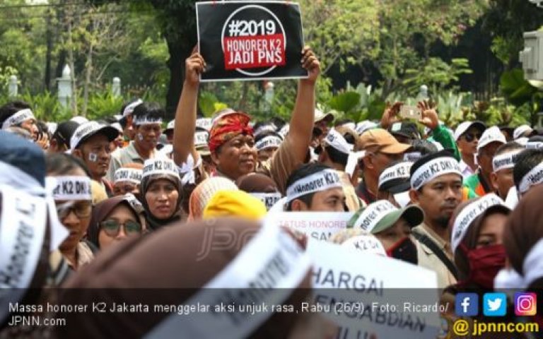 Pak Jokowi Sebaiknya Terima Honorer K2, Jujur Saja