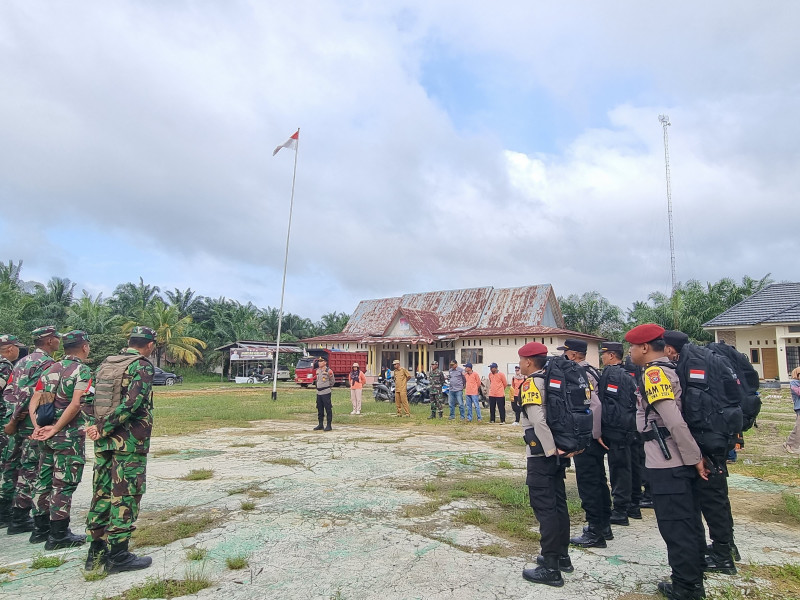 Kapolsek Kempas bersama Forkopimcam Gelar Apel Pengamanan dan Pergeseran Logistik Pemilu 2024