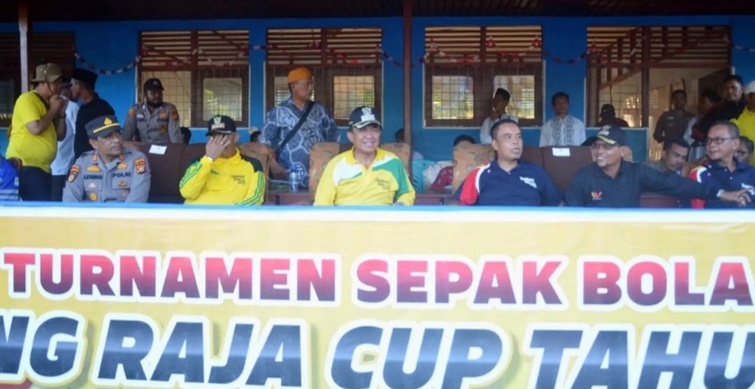 Bupati Inhil Buka Turnamen Sepak Bola Tanjung Raja Cup Tahun 2022 