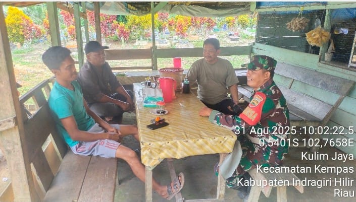 Babinsa Koramil 03/Tempuling Jalin Sinergi di Desa Kulim Jaya