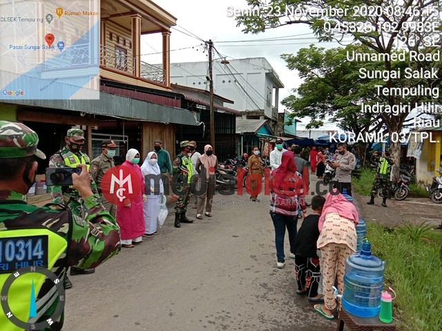 Tegakkan Disiplin Protkes, Babinsa Koramil 03/Tempuling dan Satgas Sambangi Pasar Tradisional