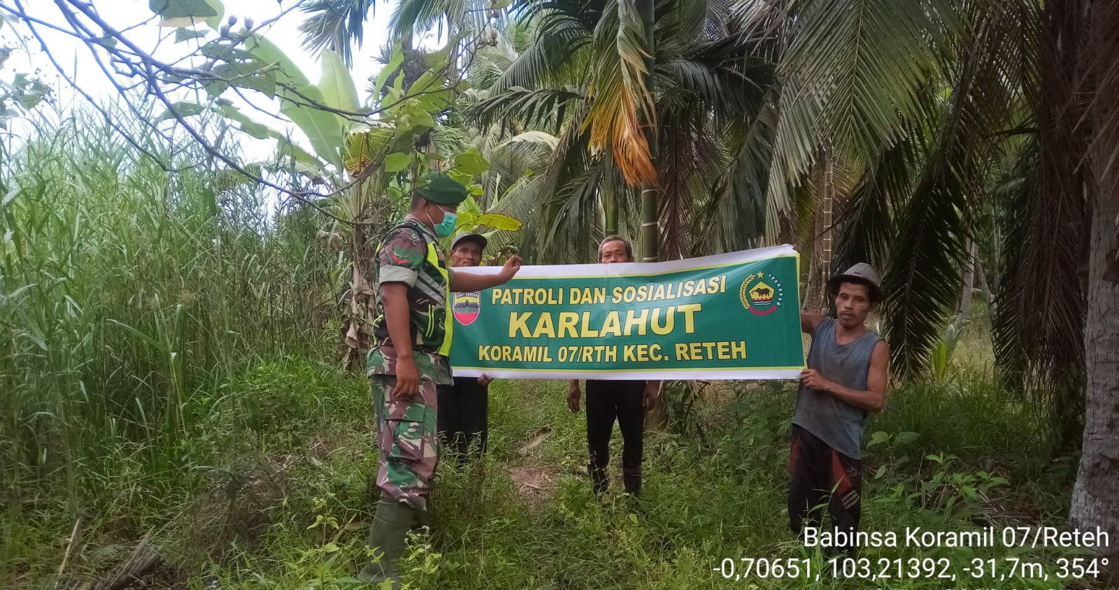 Babinsa Lakukan Upaya Pencegahan dengan Rutin Patroli Dan Sosialisasi Karhutla di Reteh