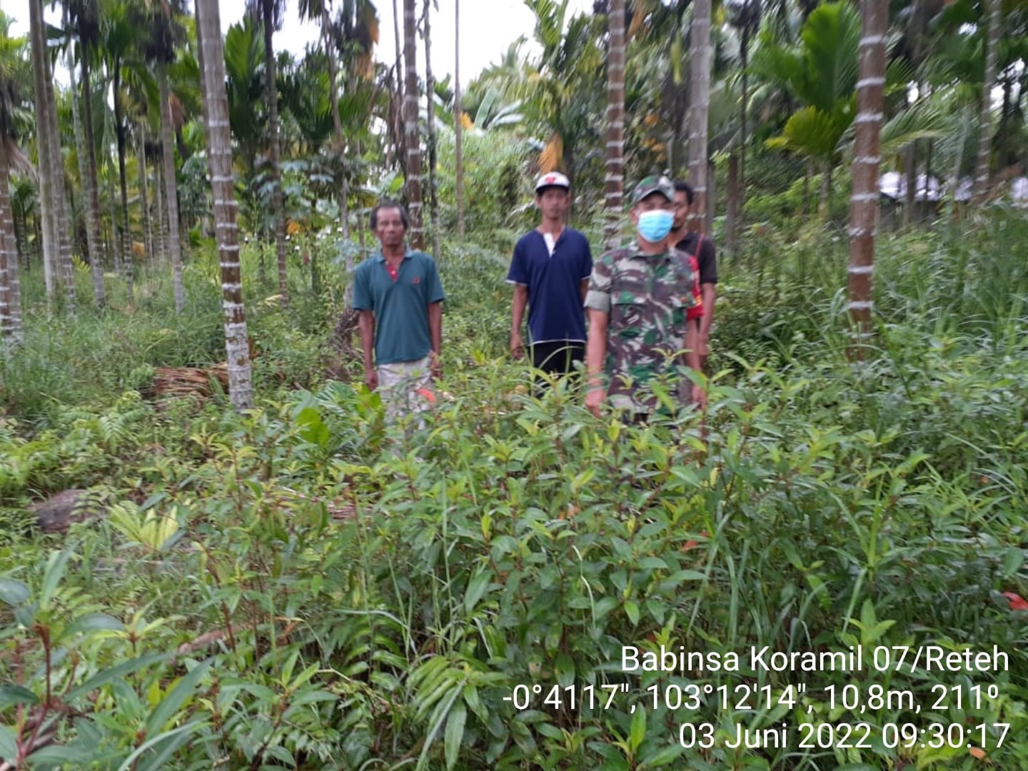 Babinsa Koramil 07/Reteh Mengajak Warga Agar Peduli Terhadap Lahan dan Hutan