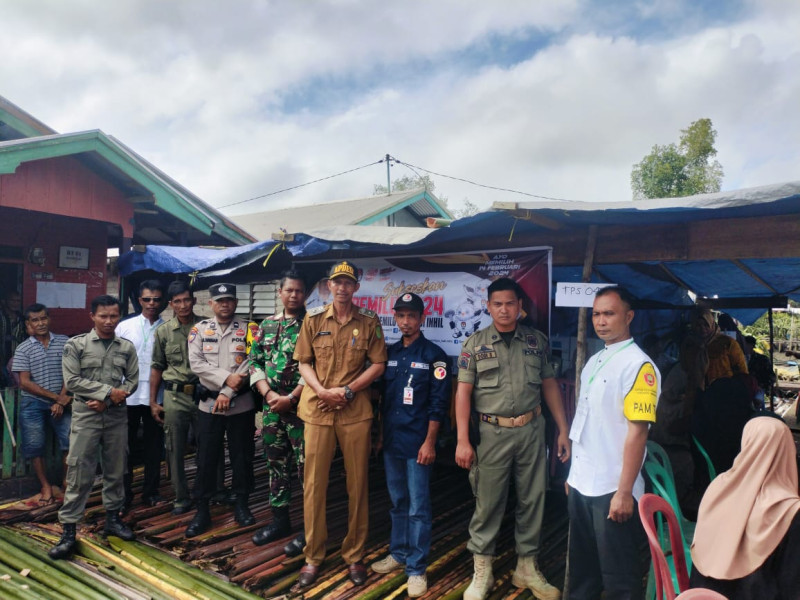 Ciptakan Kebersamaan Bersama Babinsa Koramil 04/Kuindra di Wilayah Setempat