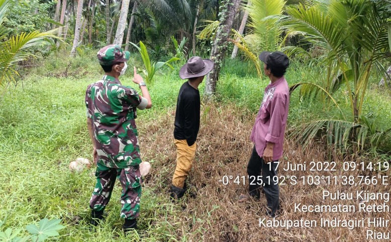 Himbau Warga Dampak Dari Karlahut Oleh Babinsa Koramil 07/Reteh