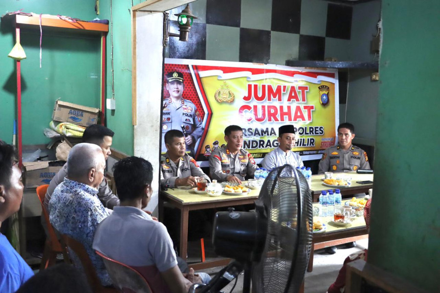 Pejabat Polres Inhil Dengarkan Permasalahan Masyarakat di Kedai Kopi