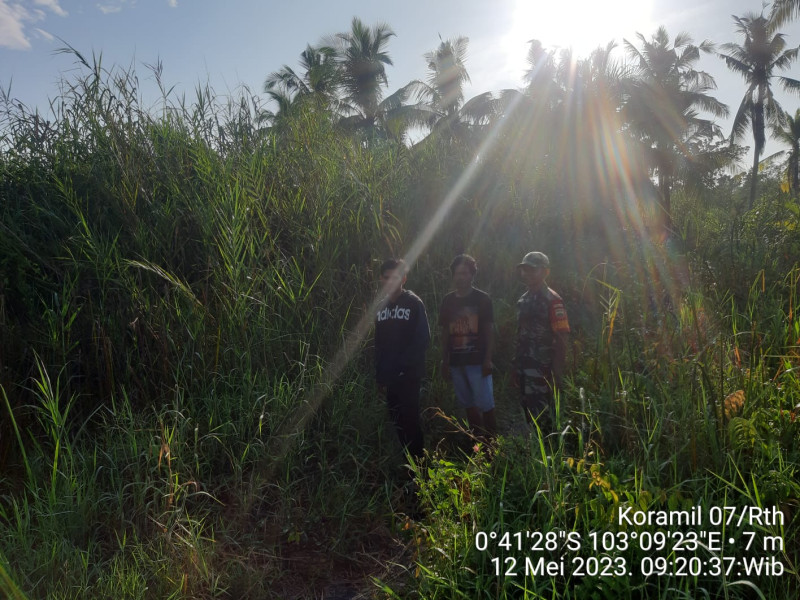 Babinsa Koramil 07/Reteh Laksanakan Patroli Karhutla Secara Rutina di Wilayah